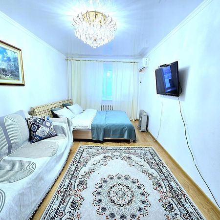 Двухкомнатная "Аэропорт Астана" Lägenhet Exteriör bild
